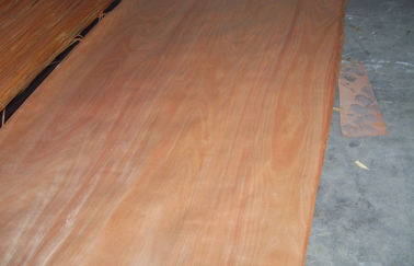 प्राकृतिक पीले Okoume रोटरी लिबास में लकड़ी काटने के लिए फर्नीचर की सतह