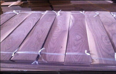 डार्क ब्राउन अखरोट की लकड़ी फर्श लिबास चादर 0.5mm - 2.0mm मोटाई