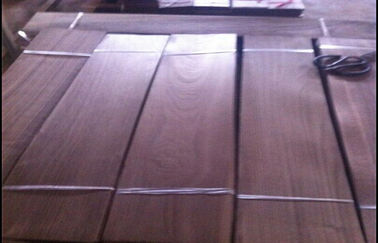 डार्क ब्राउन अखरोट की लकड़ी फर्श लिबास चादर 0.5mm - 2.0mm मोटाई